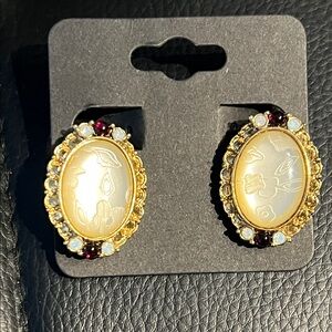 Vintage clip ons Gold and Cream Cameo Earrings